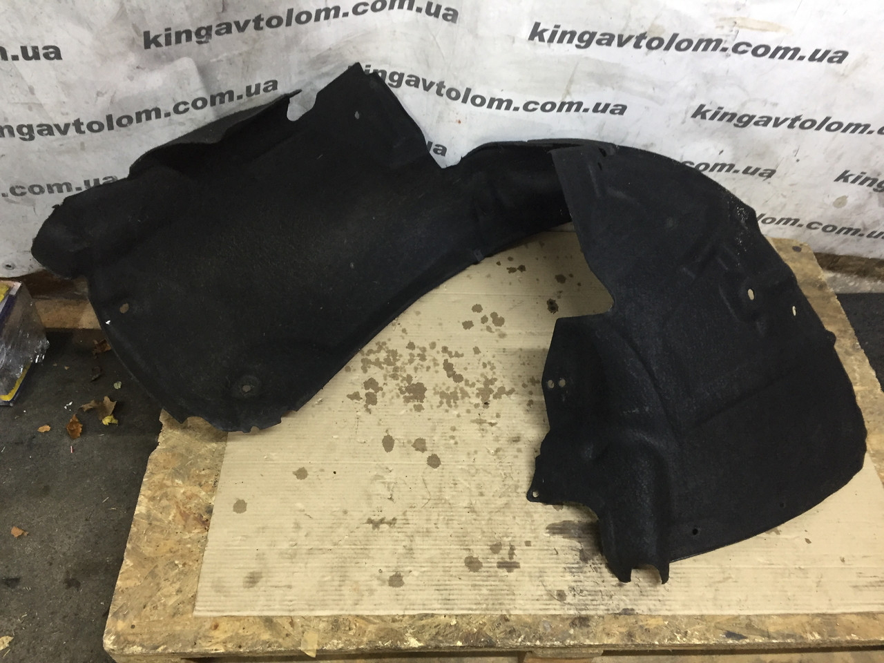 Підкривник передній лівий Audi A4 B8 8K0821133