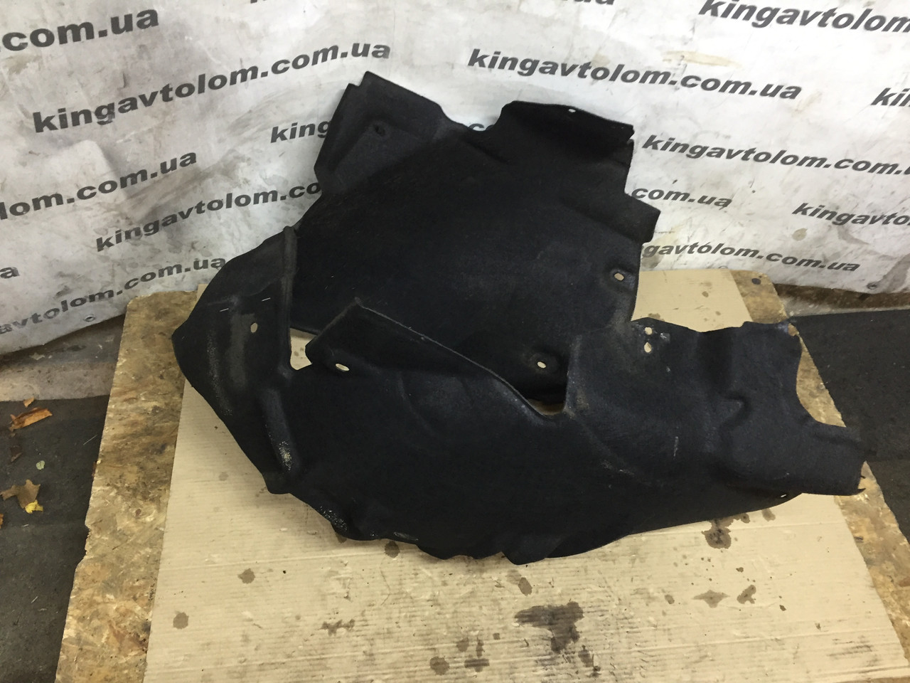 Підкривник передній правий Audi A4 B8 8K0821172G