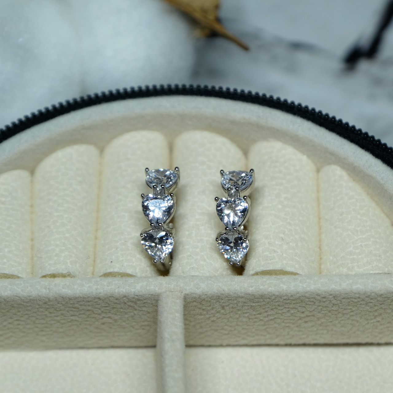 Сережки Xuping Jewelry сердечки з білим цирконом з медичного сплаву родій 14х5 мм XCP-141