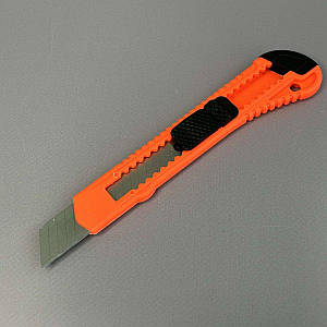 Ніж канцелярський 15 см лезо 18 мм