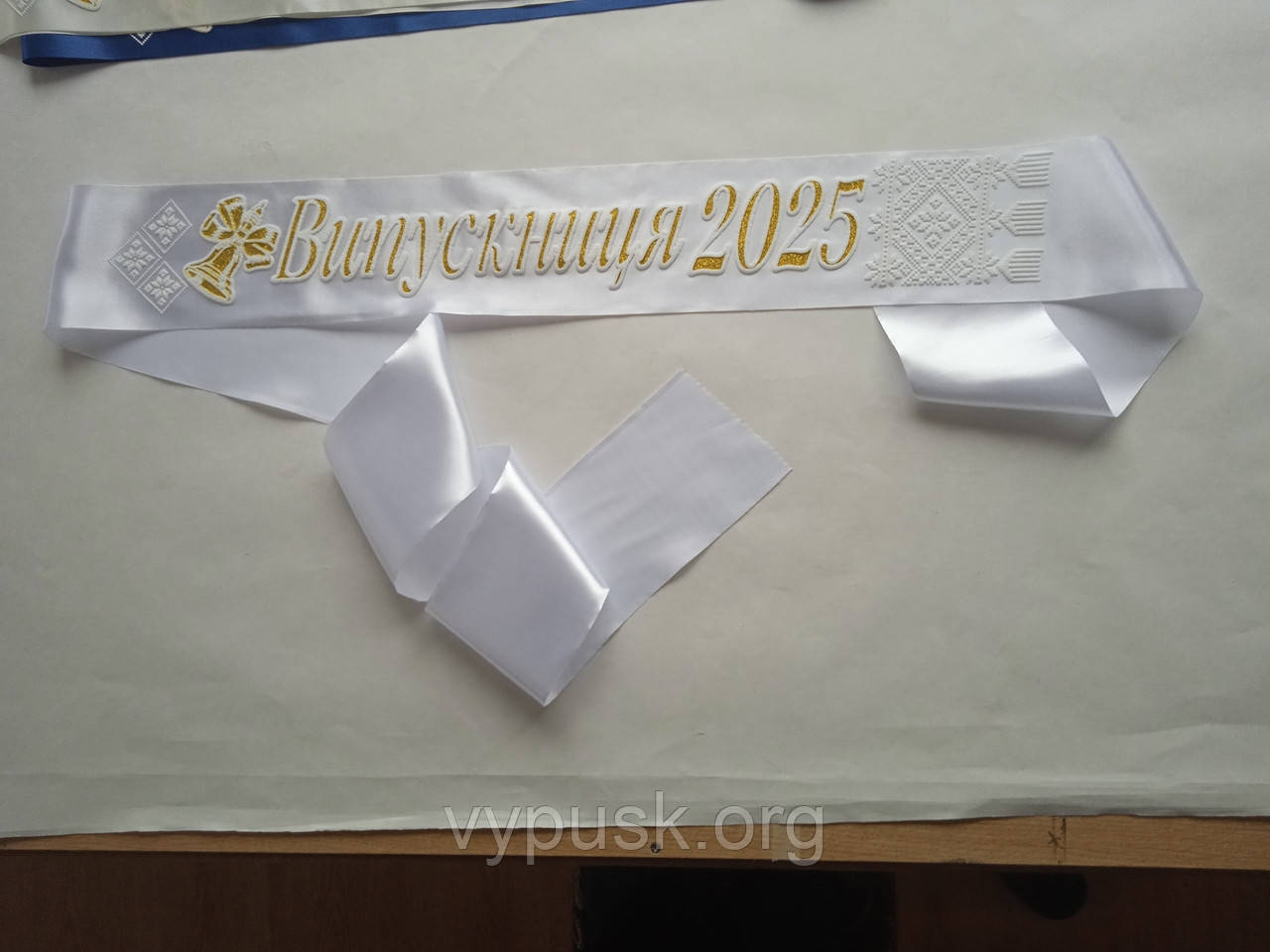 Стрічка Випускниця 2025 біла атласна з 3 Д написом