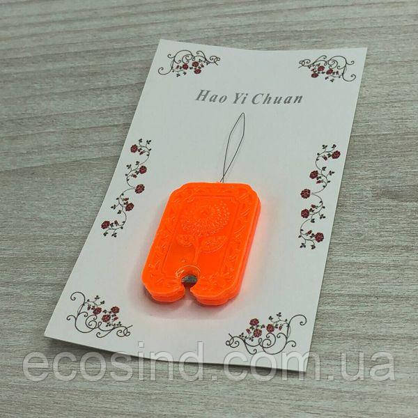 Нитковдягатель пластиковий з підрізанням нитки, фото 1