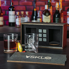 Подарунковий набір "БЛЕШНЯ" келихи для віскі з вставками в коробці.