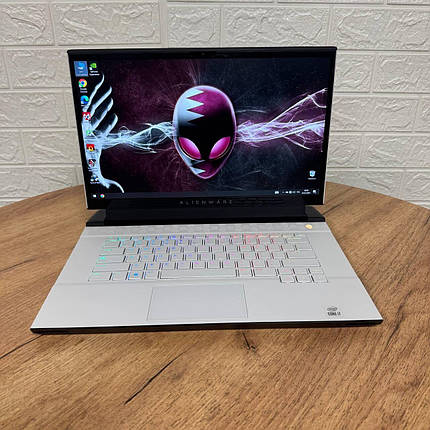 Б/в Ігровий ноутбук Dell Alienware m15 R4 White 15.6" 1920x1080| i7-10870H| 32GB RAM| 512GB SSD| RTX 3070 8GB, фото 1