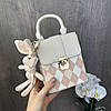 Маленька дитяча сумочка з брелоком іграшкою, мінісумка для дівчаток із зайчиком, фото 8