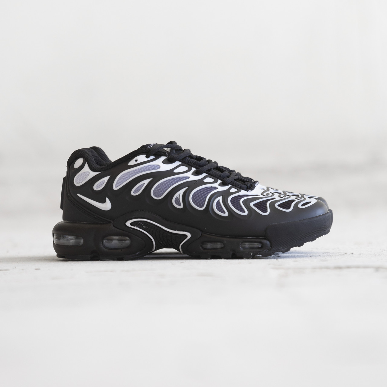 Чоловічі Кросівки Nike Air Max TN Plus Drift Black White / Найк Аїр Макс ТН Плюс Дріфт Чорні з Білим