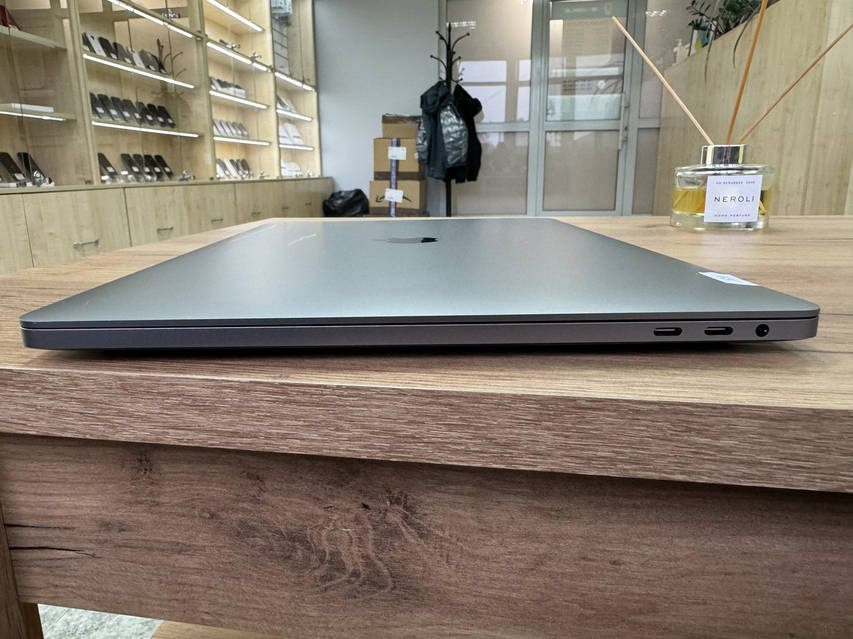 おまけ付き　Apple MacBook Pro 16インチ i9 2019 MacBook Pro 16インチ 2019 Core i9 16GB/1TB Amazon.co.jp: 【整備