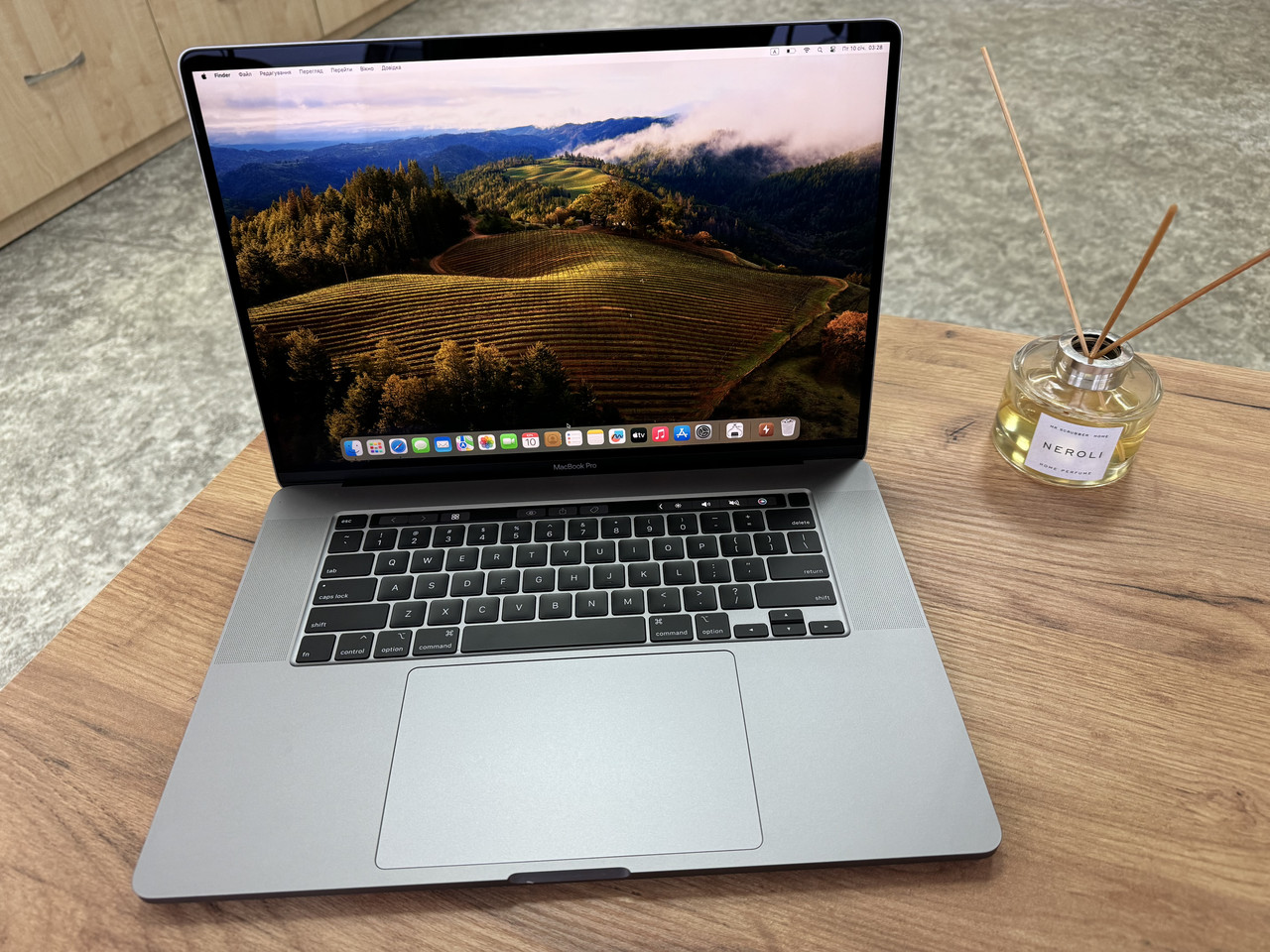 MacBook Pro 2019 15.4インチ 1TB SSD 6454781920_w640_h640_645478192