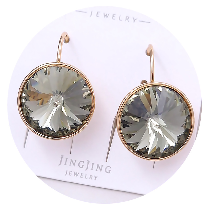 Сережки XР. Позолота 18К. Камені: Swarovski оливкового кольору. Довжина: 23 мм. Ширина: 15 мм.