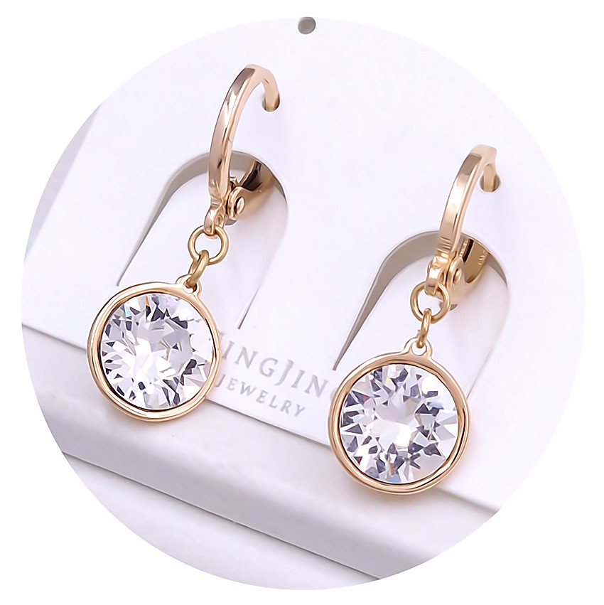 Сережки XР. Позолота 18К. Камені: Swarovski білого кольору. Довжина: 25 мм. Ширина: 10 мм.