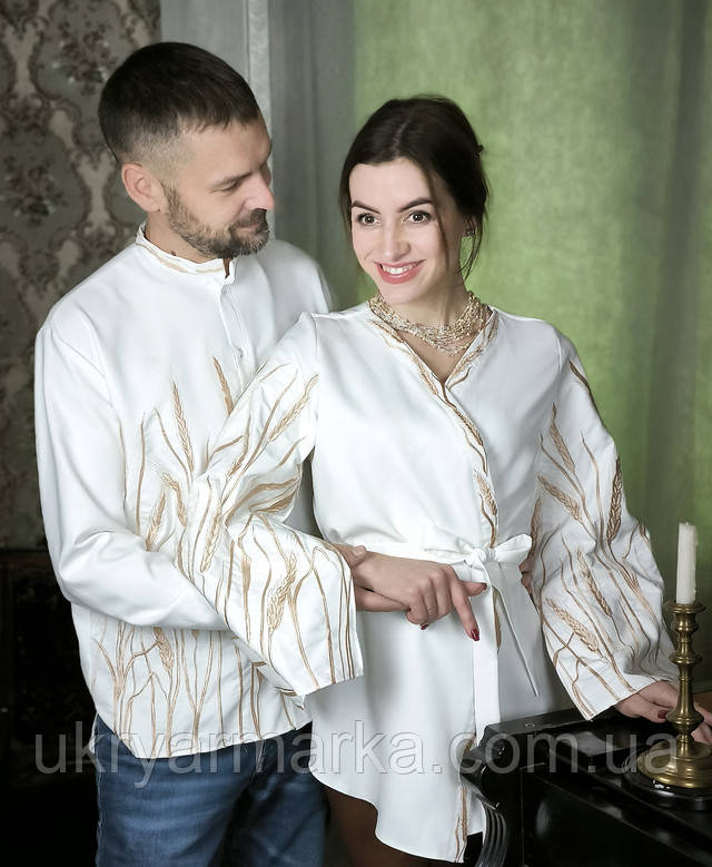 світла вишита пара