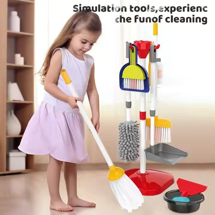 Великий ігровий набір для прибирання дитині Наведення порядку вдома 18 предметів Стійка Швабра відро мітла 2 совка, фото 1