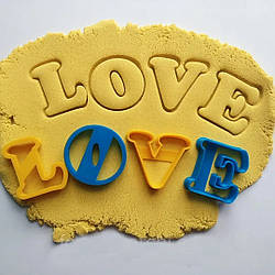 Набір пластикових вирубок Love 4.5 см