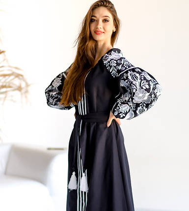 Сукня чорна вишиванка, Плаття в підлогу біла вишивка квіти, Жіночі вишиті сукні чорні, фото 3
