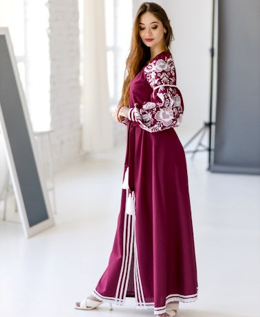 Вишнева сукня-вишиванка в підлогу, Святковий образ з вишиваною сукнею Довга етнічна сукня для свята