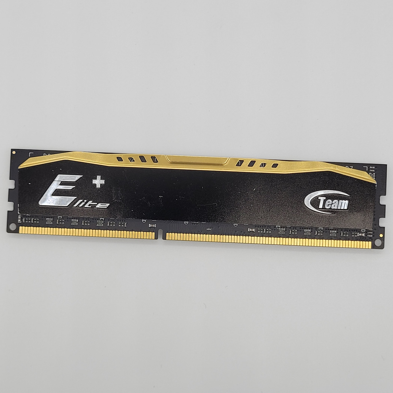 Оперативна пам'ять Team Elite+ DDR3 8Gb 1333MHz PC3-10600U 2R8 CL9 (TPD38G1333HC9BK) Б/В