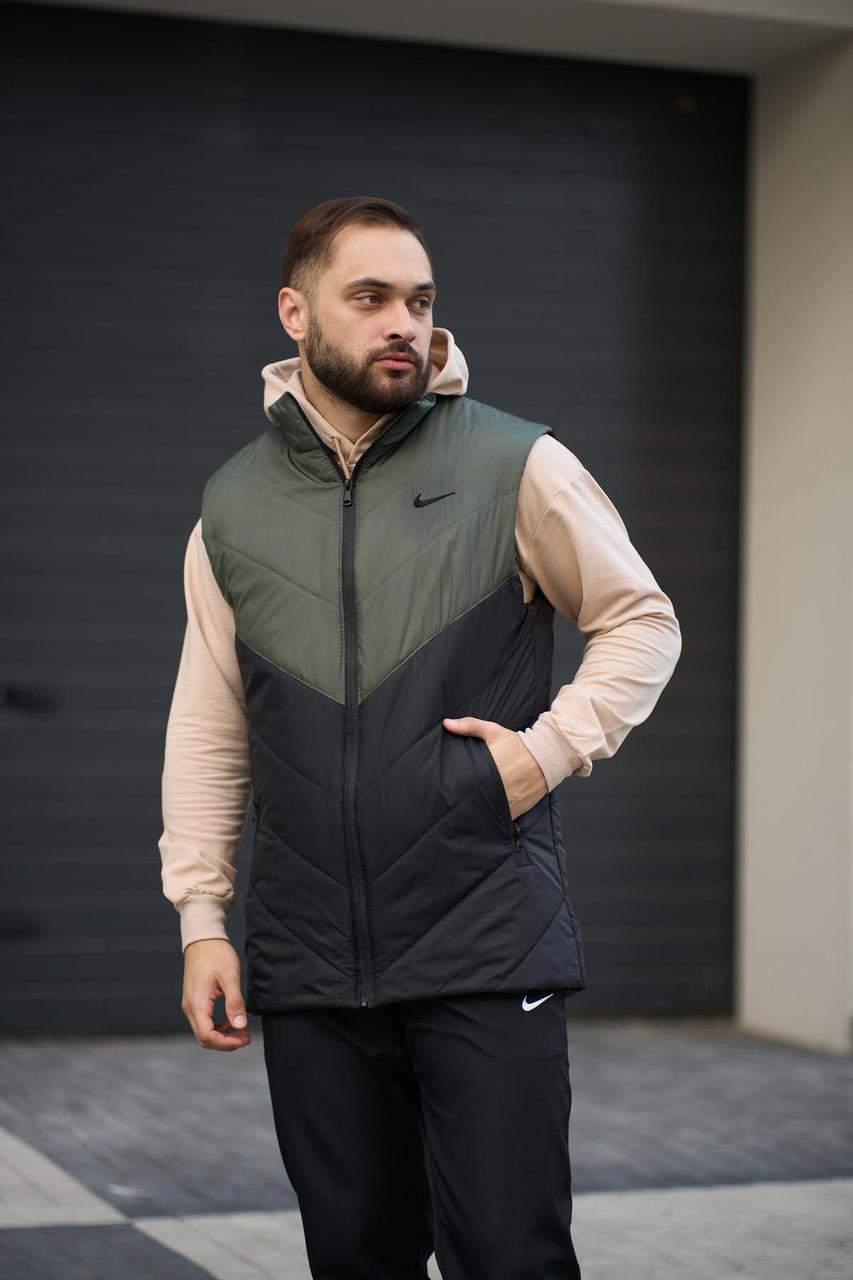 Чоловіча жилетка Nike без капюшона чорна з хакі Безрукавка Найк весняна осіння