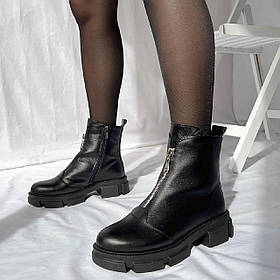 Зимові шкіряні черевики в базовому чорному кольорі