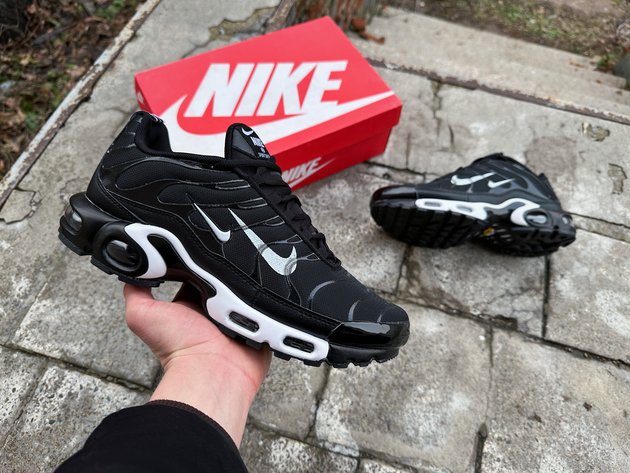 Чоловічі кросівки Nike Air Max Plus TN Black White чорні з білим