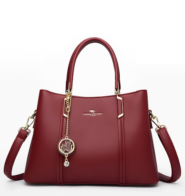 Жіноча сумочка з натуральної шкіри з брелком кішки темно-червона, фото 1