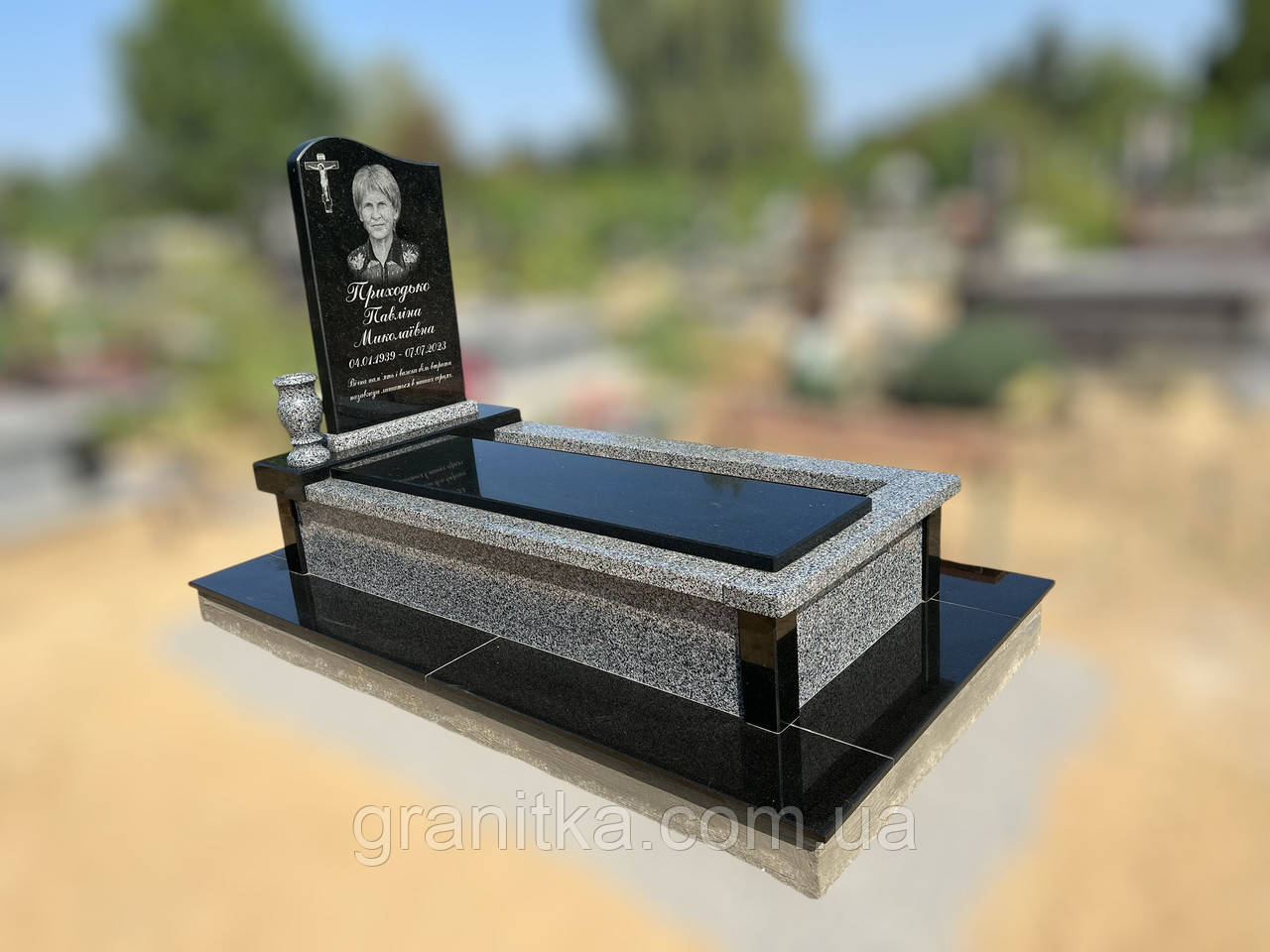 Памятник одинарний чорно-сірий граніт 101
