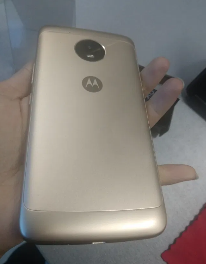 Смартфон Motorola Moto E4 Plus XT1760 Gold 32Gb