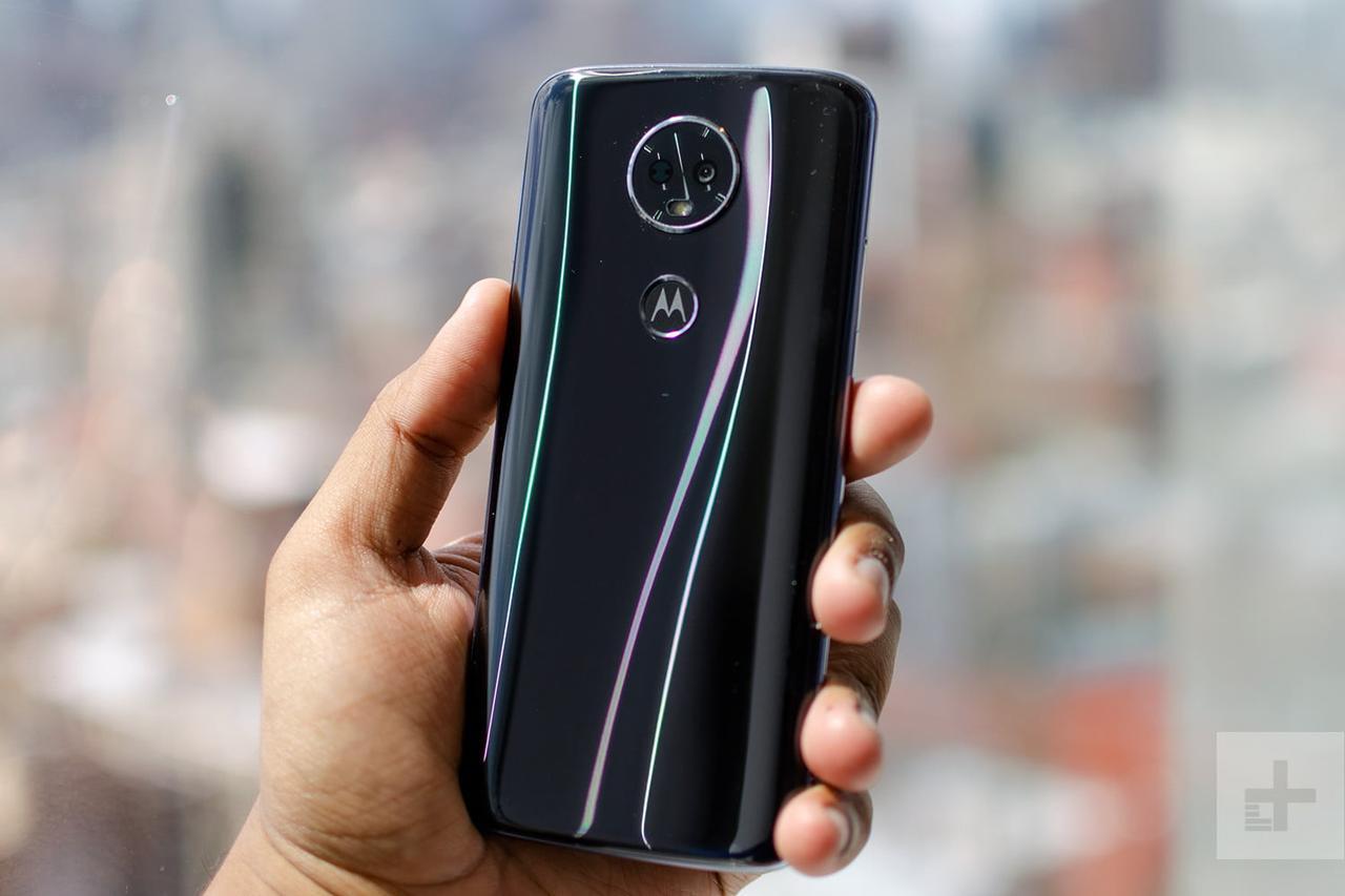 Смартфон Motorola Moto E5 Plus XT1924 32Gb