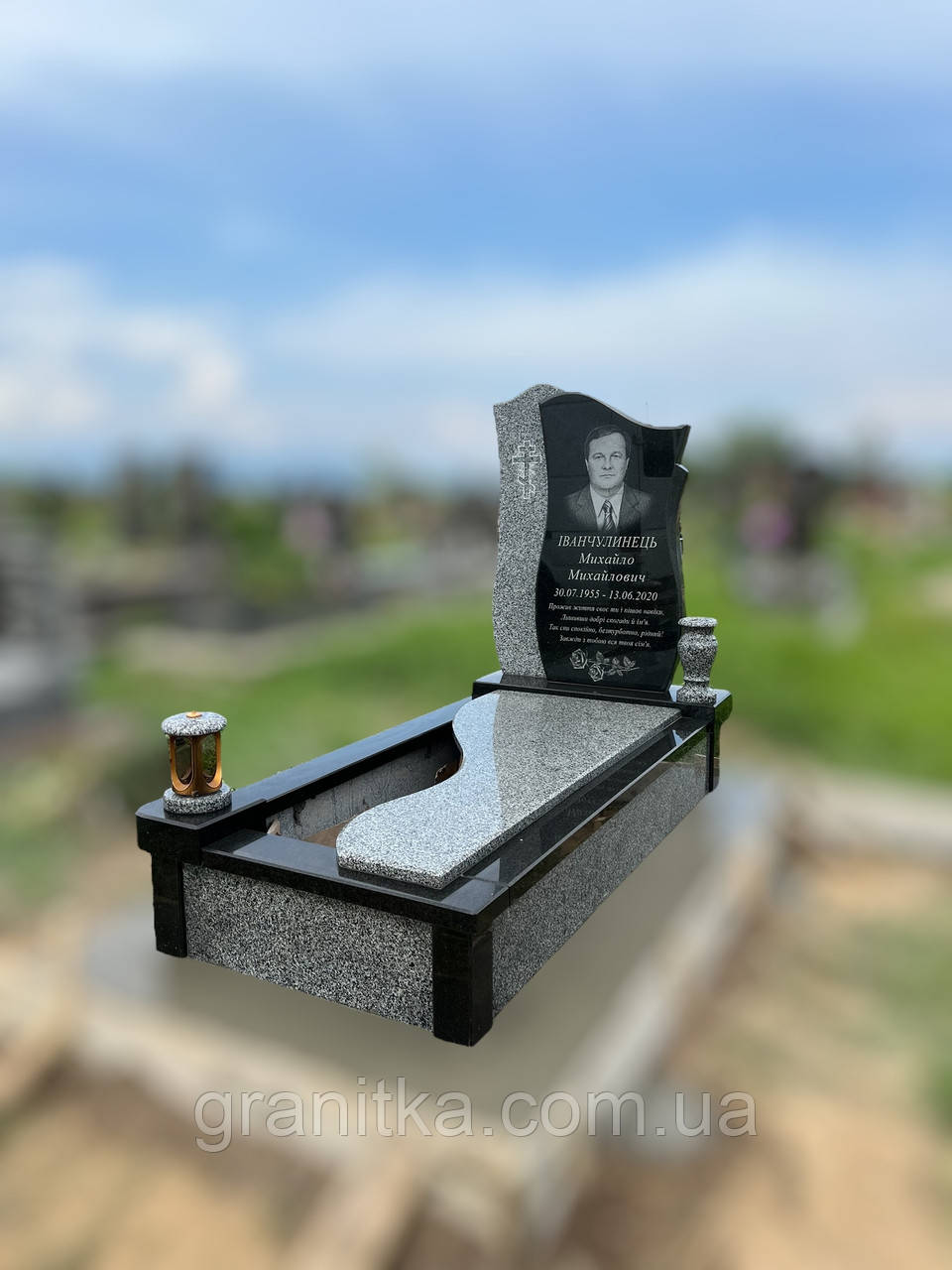 Памятник одинарний чорно-сірий граніт 109