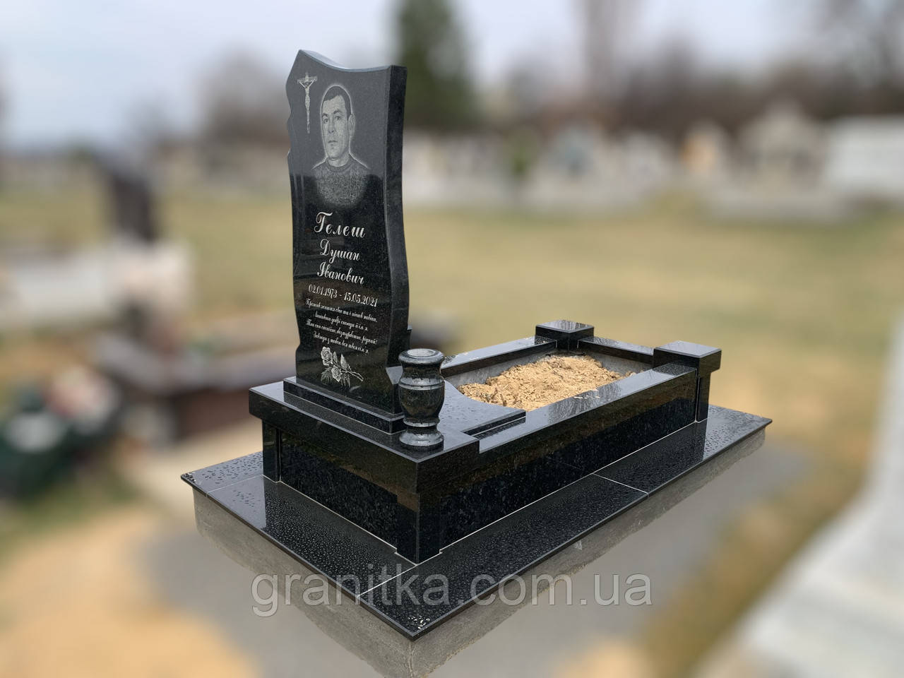 Памятник одинарний чорний граніт 147