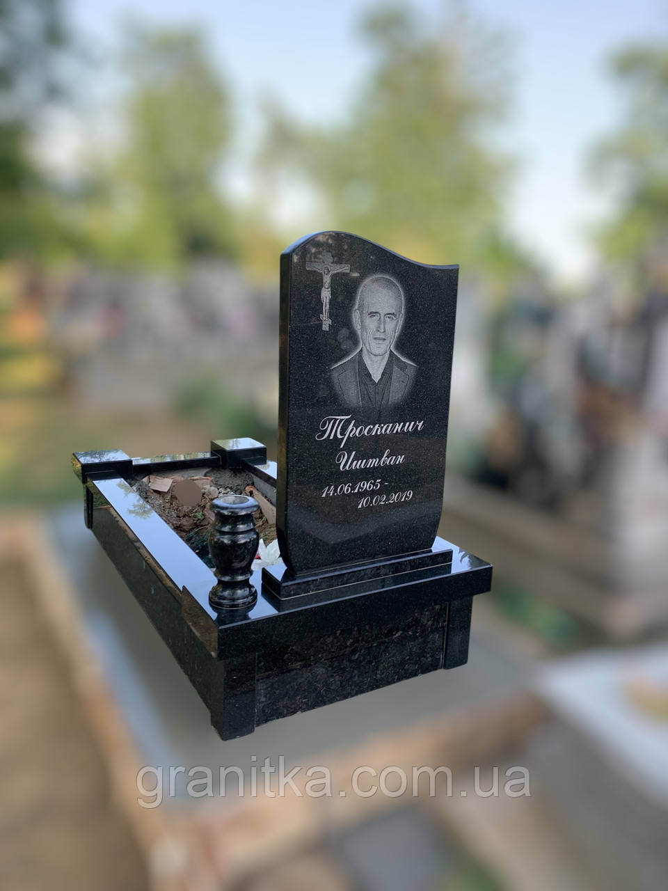 Памятник одинарний чорний граніт 151