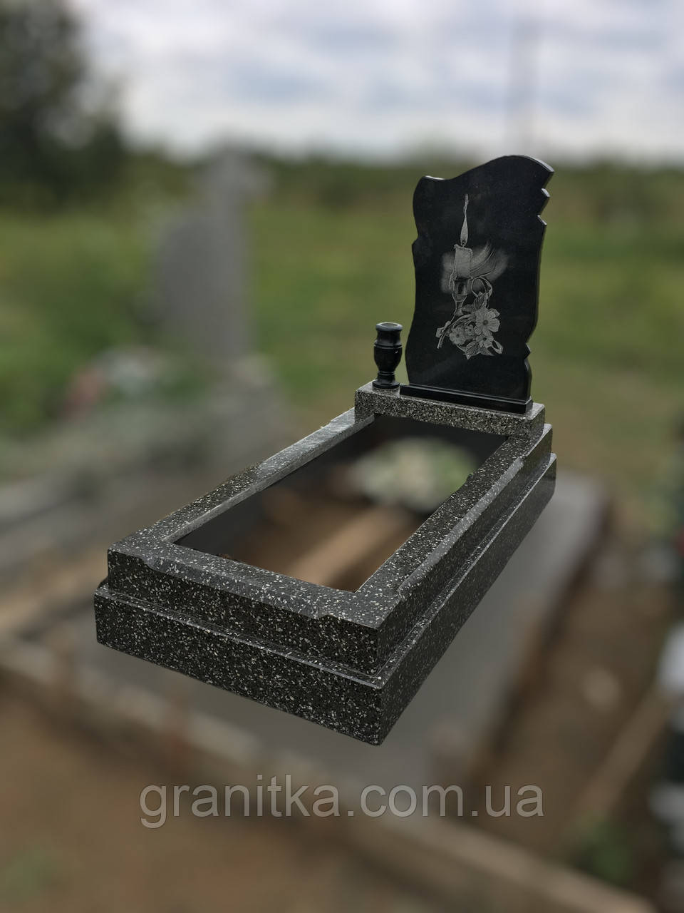 Памятник одинарний чорно-сірий 163