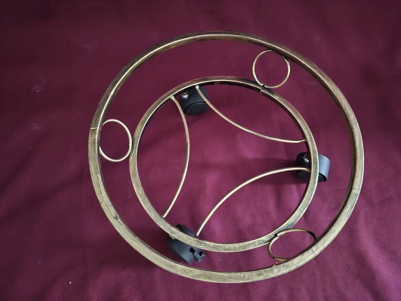 Підставка під квіти на колесах з фіксаторами кована, Хатинка 12х31 см, фото 1