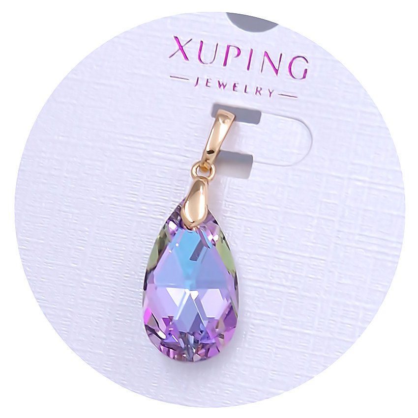 Кулон XР. Позолота 18К. Камені: Swarovski бузково-фіолетового кольору. Довжина: 25 мм. Ширина: 10 мм.
