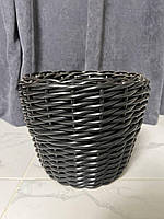 Чорний ротанговий кошик плетений