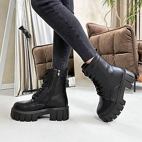 Зимові шкіряні черевики на підошві створюють стильний образ