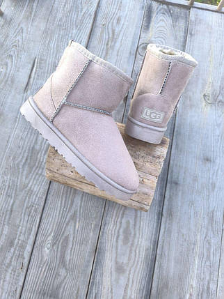 Уги бежеві екозамшеві світлі теплі зимові низькі кортінні непромокальні з лейбл UGG на п'ятці, фото 1