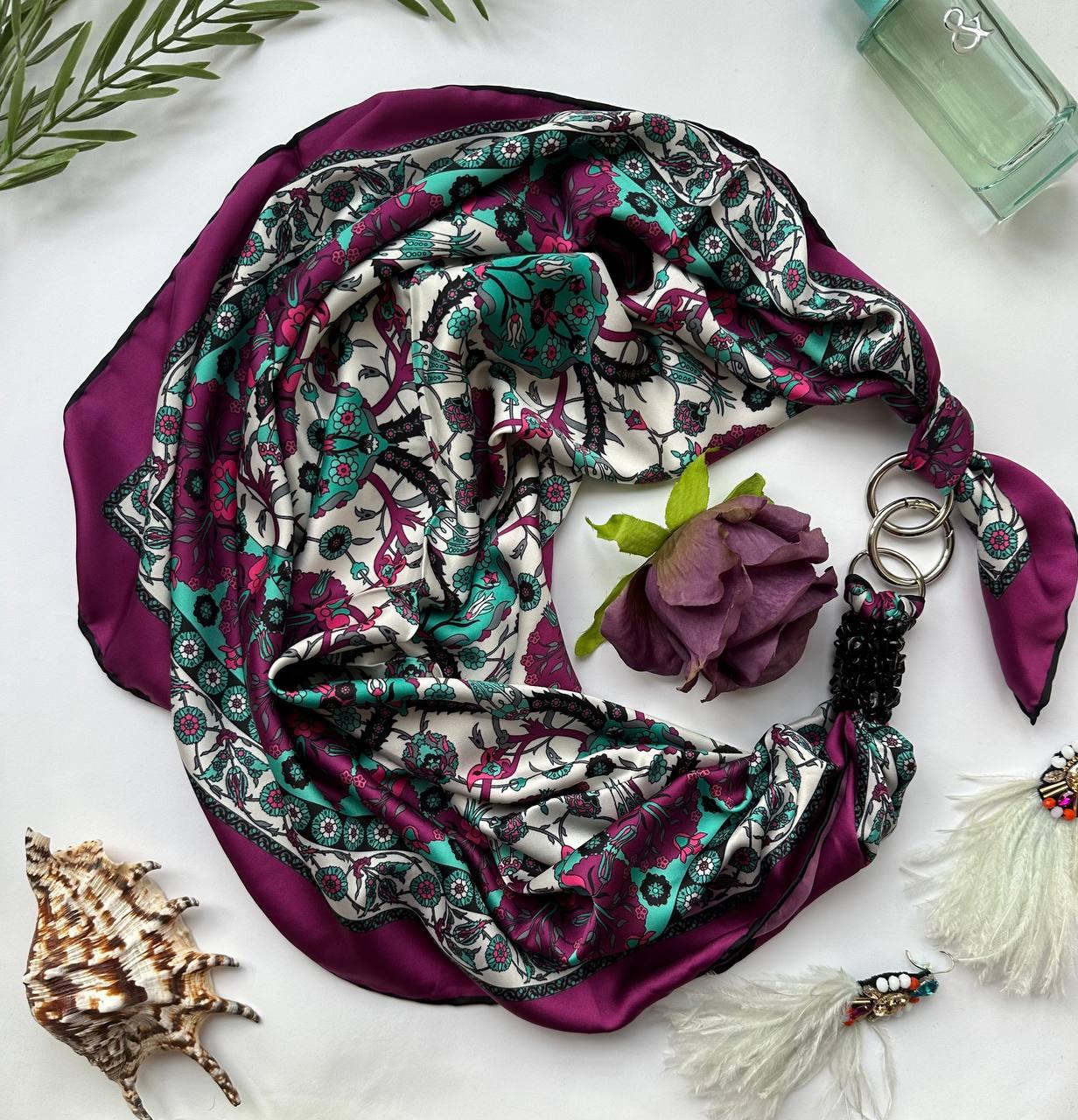 Дизайнерська шовкова хустка My Scarf "Нічна фіалка та смарагди" 90 на 90 см, прикрашена натуральним каменем агат