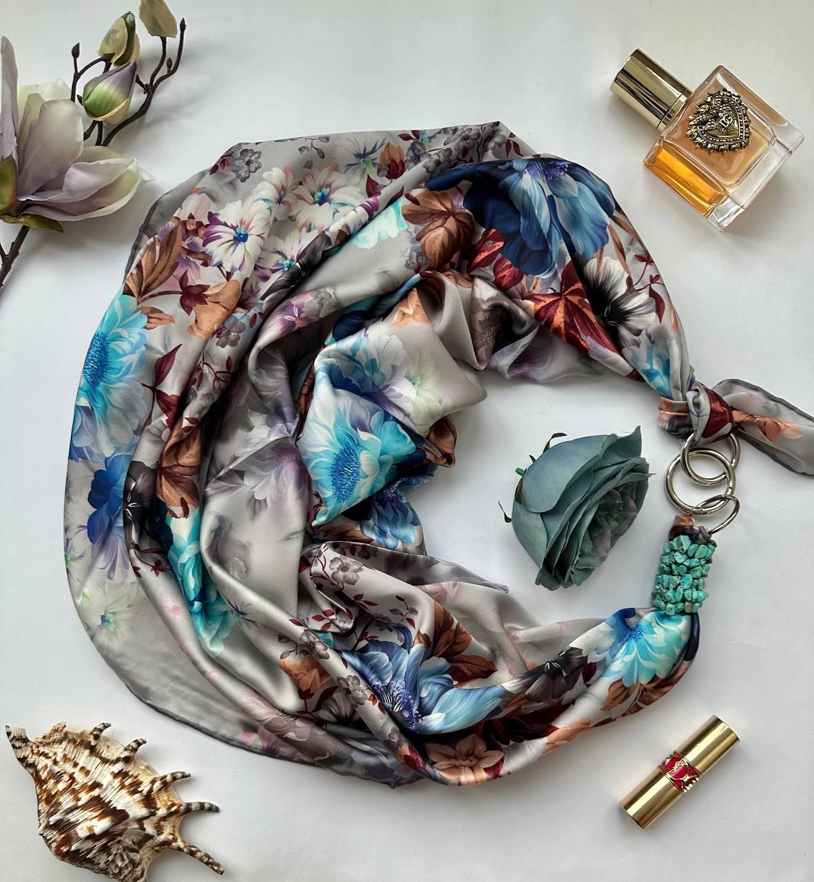 Дизайнерська хустка My Scarf "Ніжні почуття" 90 на 90 см, стильна фурнітура
