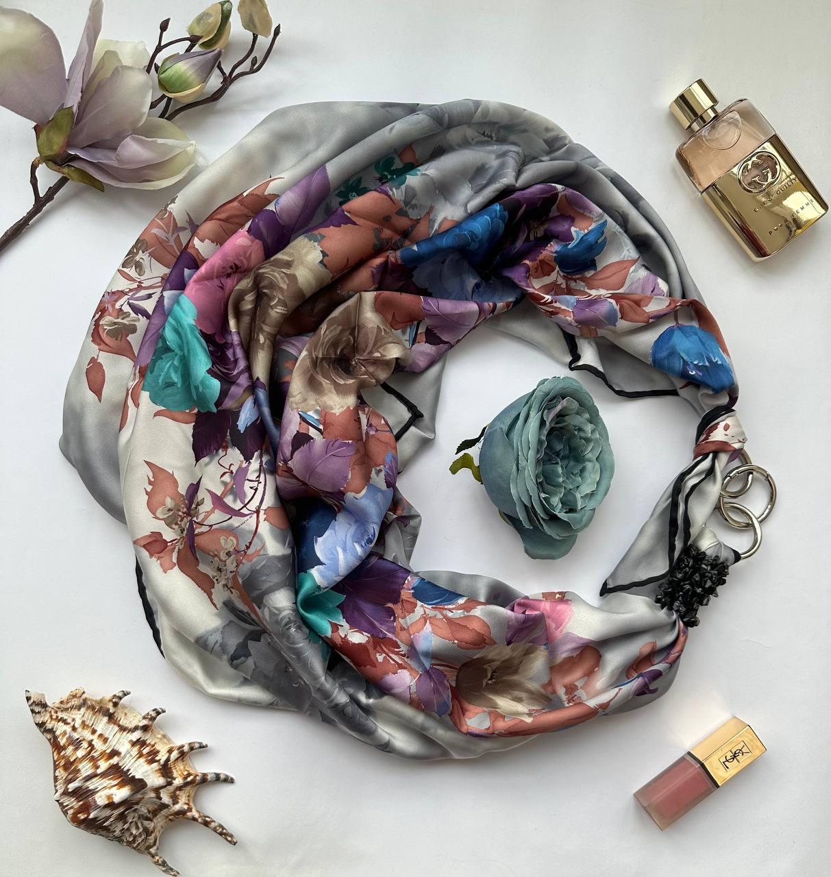 Дизайнерська хустка My Scarf "Кололевський шедевр" 90 на 90 см, прикрашена натуральним агатом