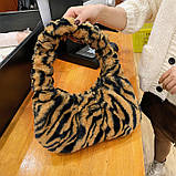 Жіноча хутряна 10451 сумка багет тигр на чорно коричнева, фото 5