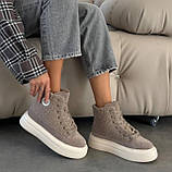 Жіночі зимові кросівки хайтопи в бежевому кольорі з натуральної замші, фото 4