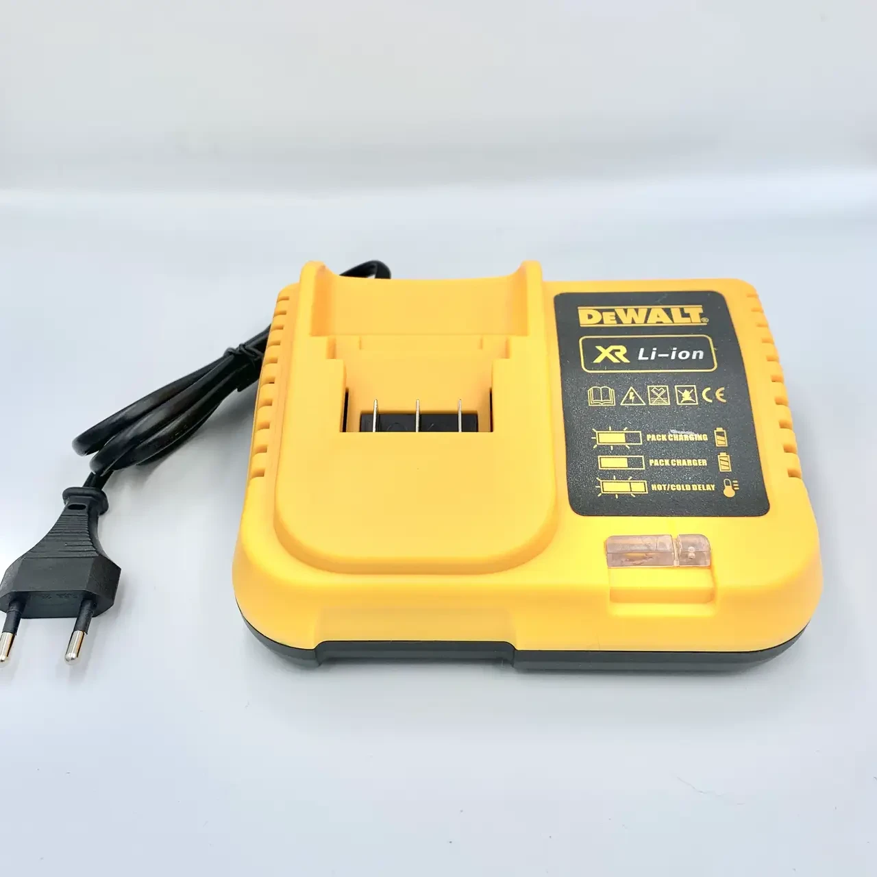 Зарядний пристрій для акумуляторів Dewalt