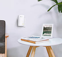 Точка доступу TP-Link RE200 (AC750, 100 мВт, внутрішні антени, підсилювач бездротового сигналу, 1 порт RJ-45)