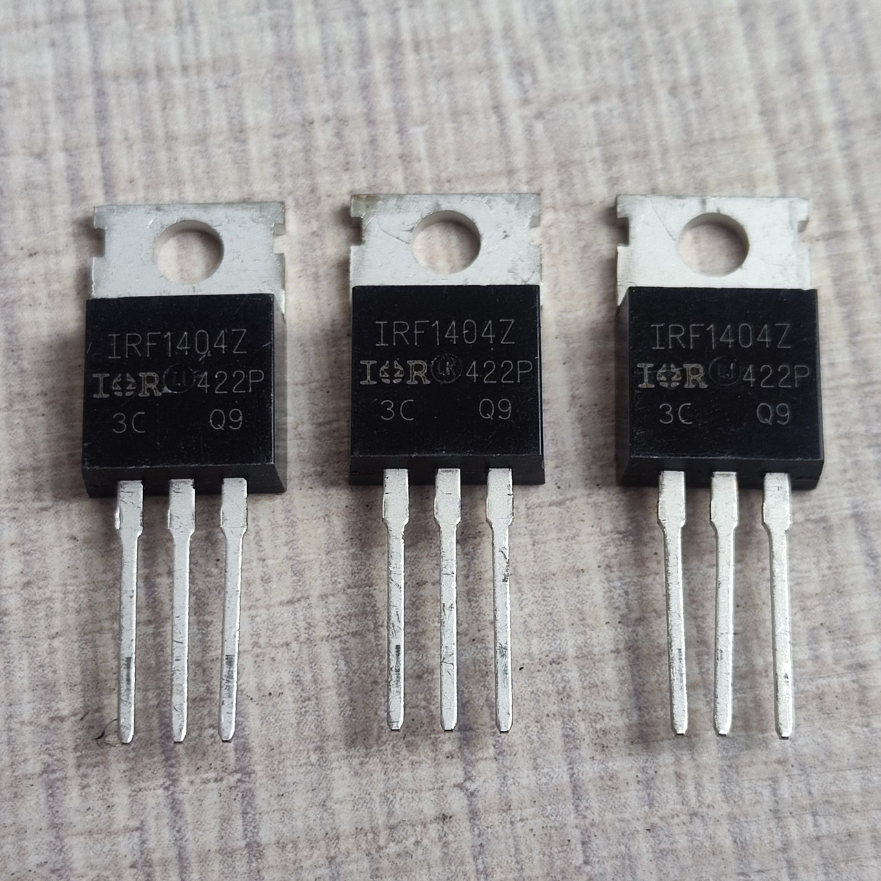 Транзистор IRF1404 IR MOSFET N-Канал 40В 4мОм 202А TO-220AB