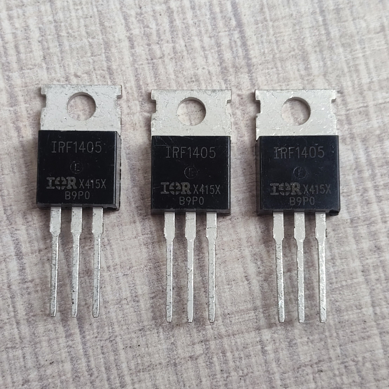 Транзистор IRF1405 IR MOSFET N-Канал 55В 5.3мОм 169А TO-220AB