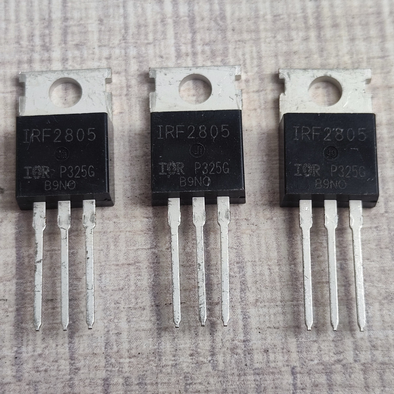 Транзистор IRF2805 IR MOSFET N-Канал 55В 4.7мОм 75А TO-220AB