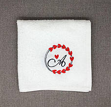 Рушник з монограмою у рамці "Коло з Сердечками"