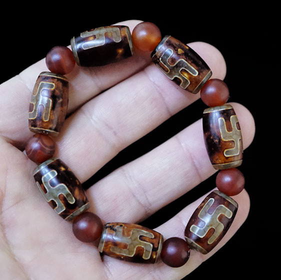 Браслет ДЗІ Свастика сім намистин