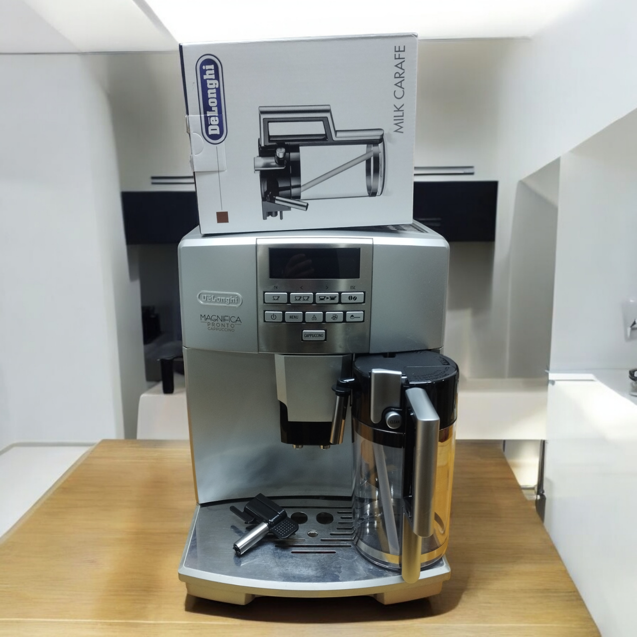Кавомашина б/у Delonghi Magnifica ESAM 04.353 S