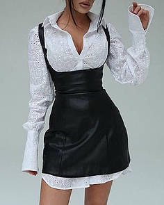 Жіночий стильний костюм із чорного короткого сарафана та білої сорочки